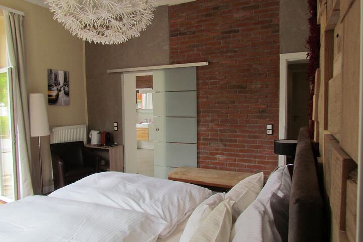 Room 11 of 35