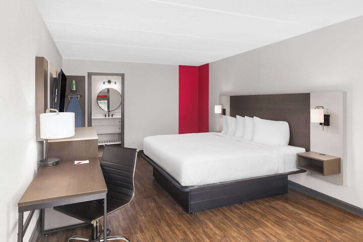 Room 9 of 30