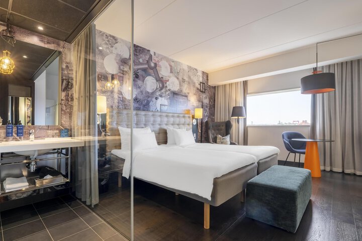 Room 45 of 317