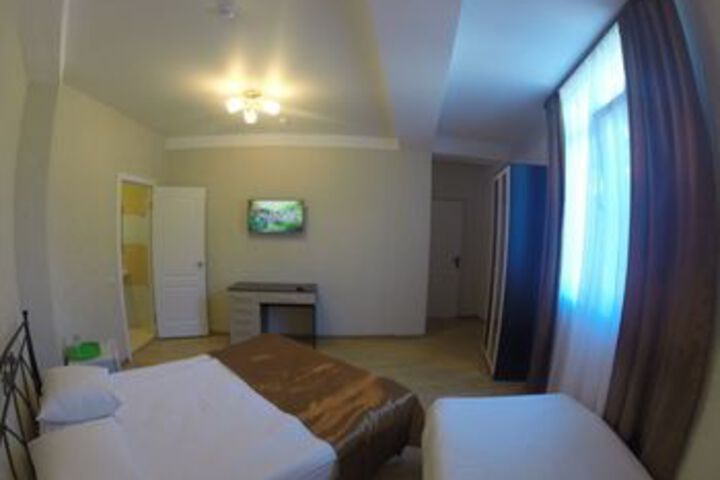 Room 120 of 176