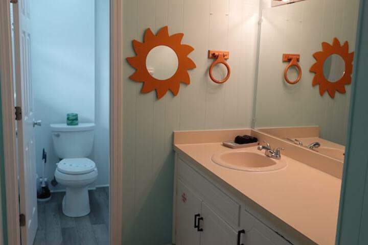 Room 195 of 282