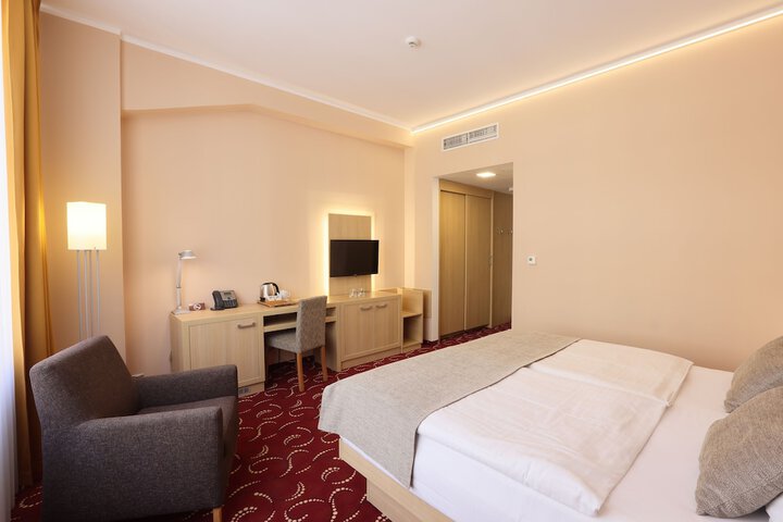 Room 13 of 71