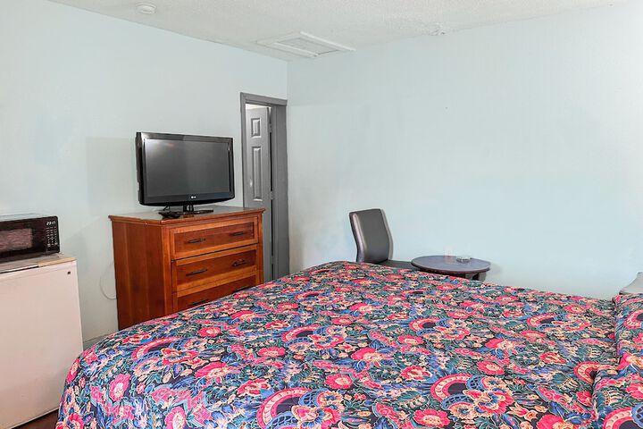 Room 8 of 110