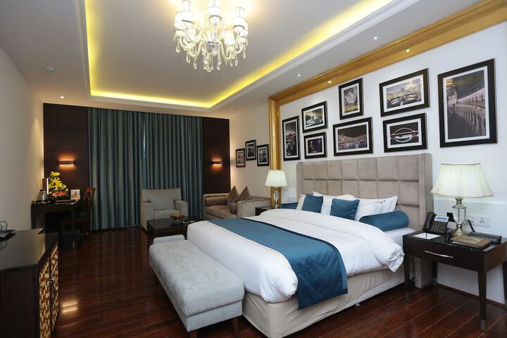 Room 5 of 33