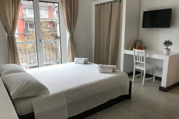 Room 5 of 9