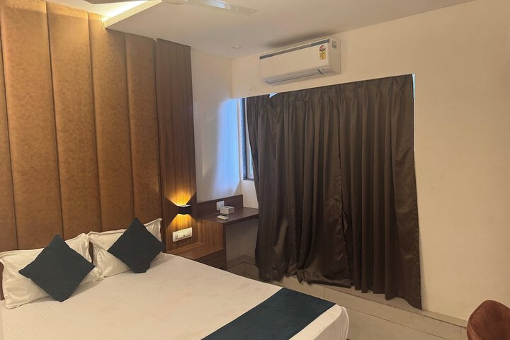 Room 16 of 38