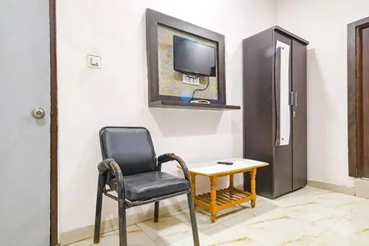 Room 6 of 12