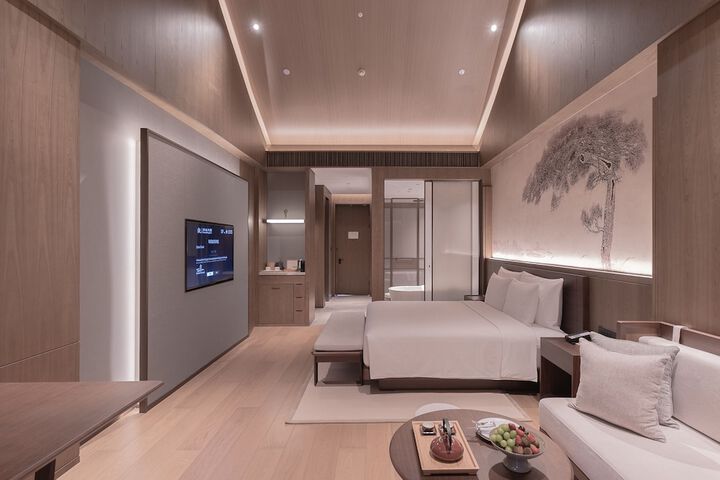 Room 9 of 76