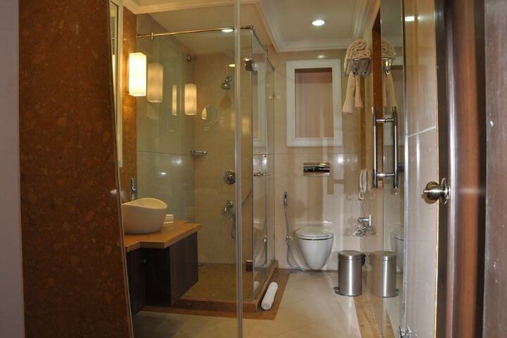 Room 12 of 28