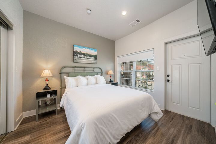 Superior Room 1 Queen Bed (78 of 168)