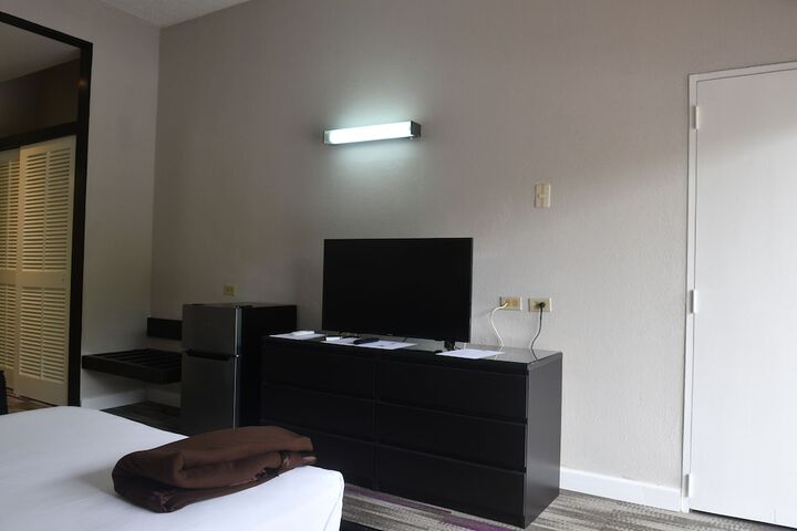 Room 8 of 33