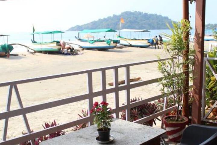 Lira Beach Place