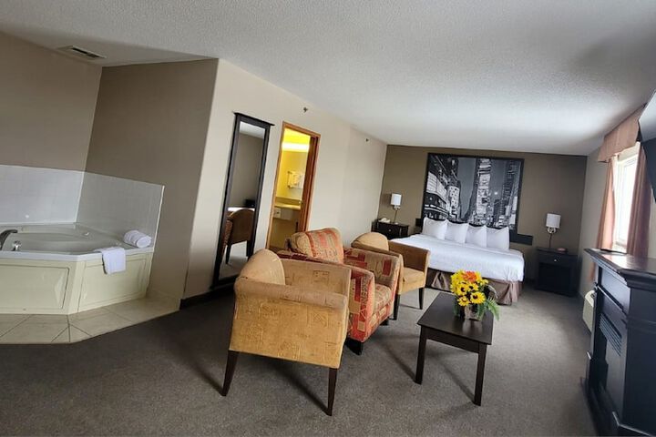 1 King Bed (6 of 8)
