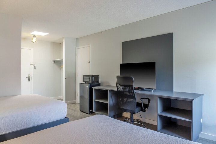 Room 35 of 63