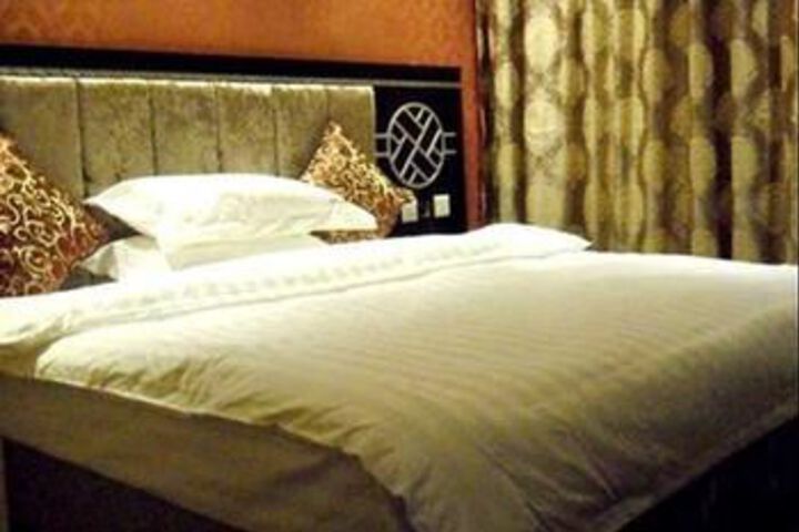 Room 33 of 62