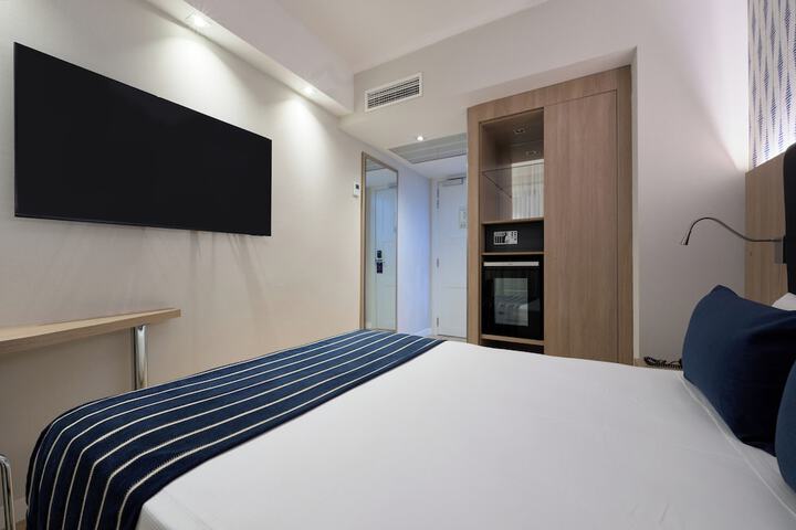 Room 18 of 49