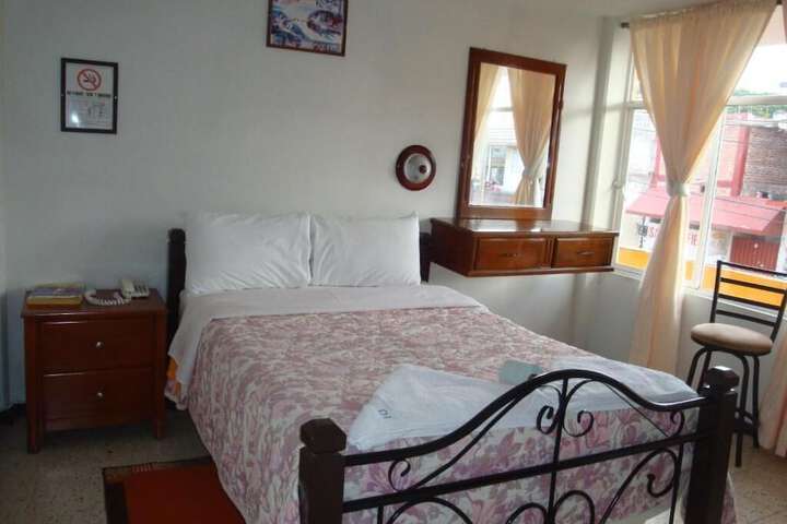 Room 7 of 12