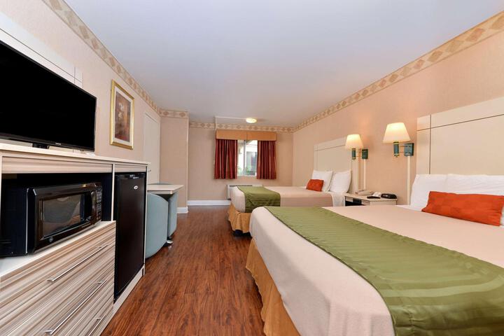 1 Queen Bed (12 of 12)
