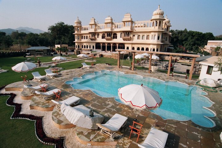 Hotel with Pool