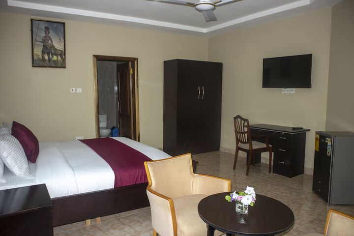Room 9 of 19
