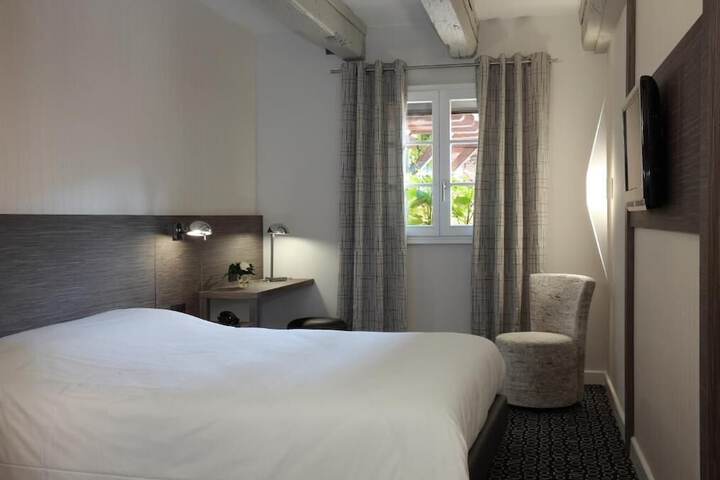 Room 4 of 38