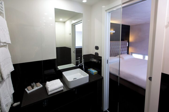 Room 55 of 80