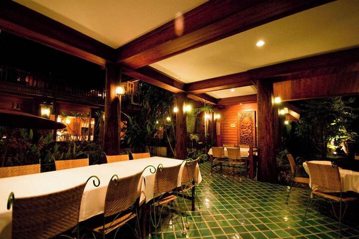 Dining 61 of 79