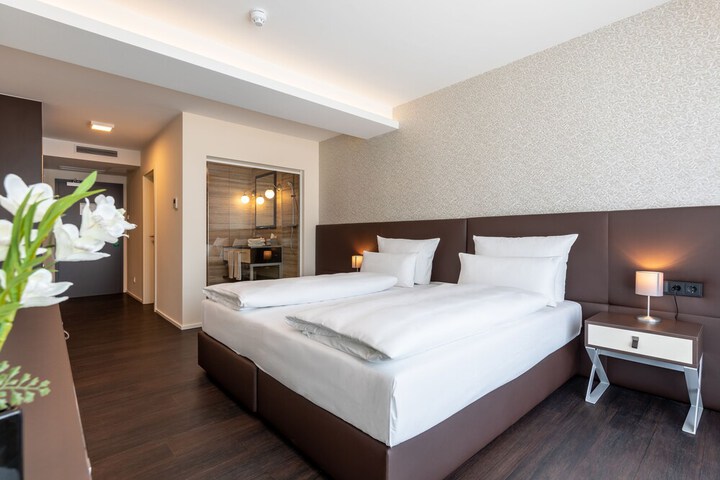 Room 4 of 43