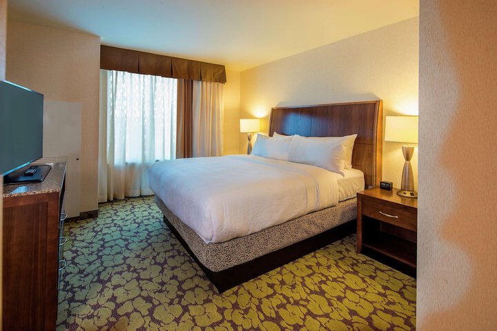 1 King Bed (5 of 11)