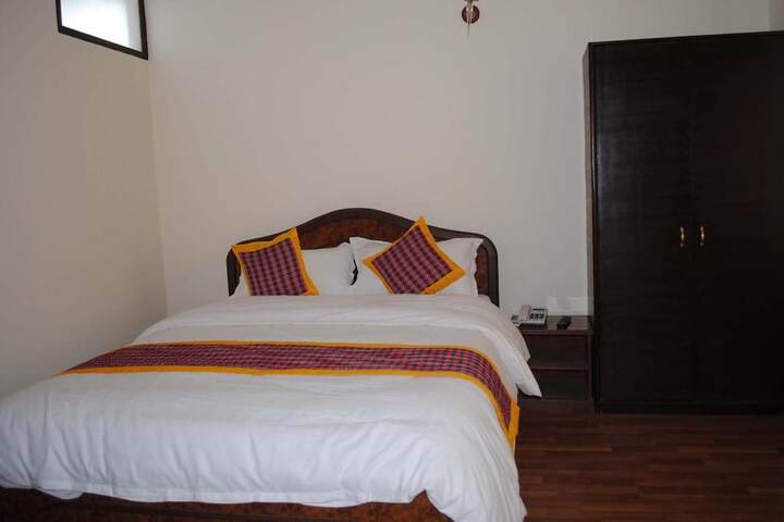 Room 9 of 31