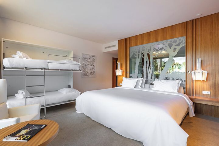 Room 9 of 220