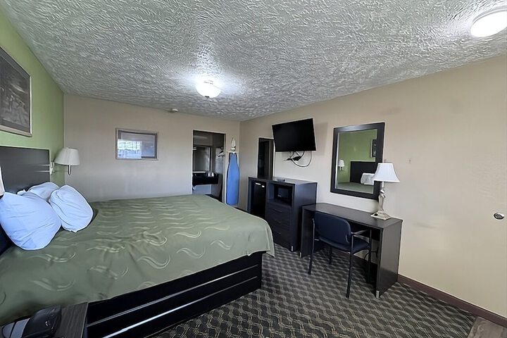 Room 3 of 8