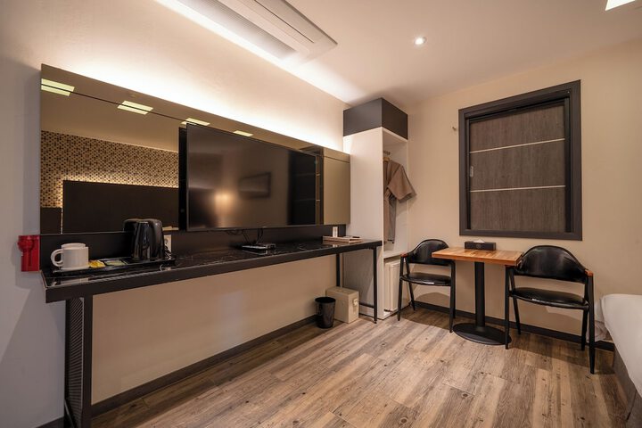 Room 12 of 39