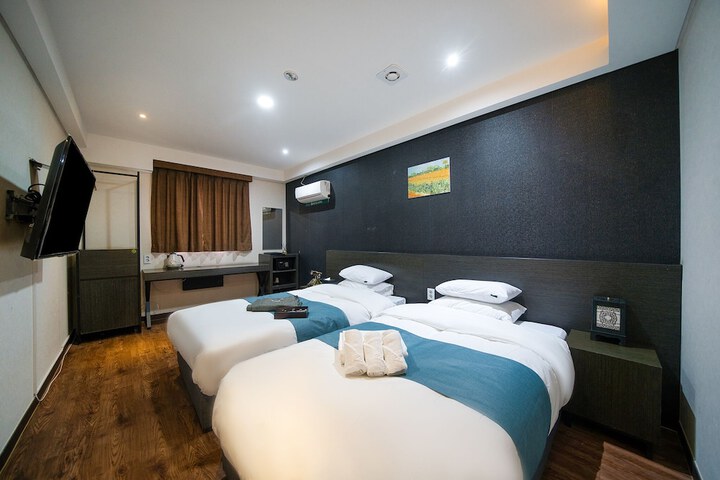 Room 12 of 85