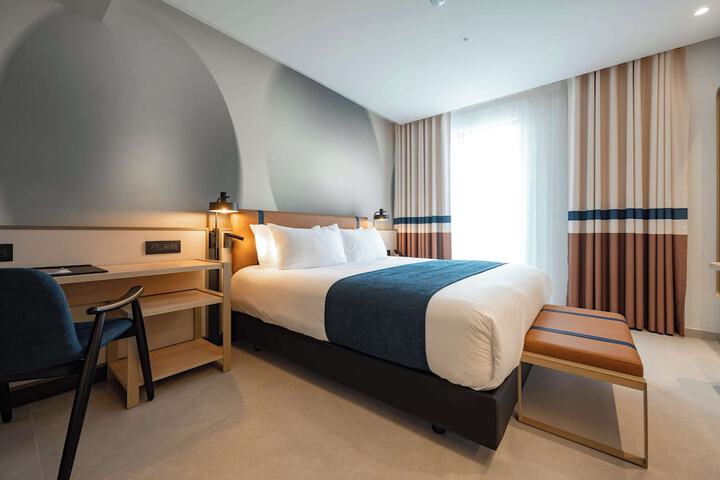 Room 32 of 119