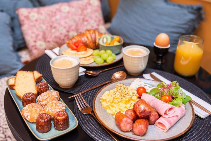 Breakfast/Coffee Service 32 of 35