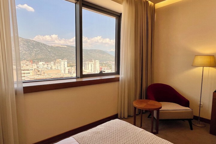 Room 46 of 146