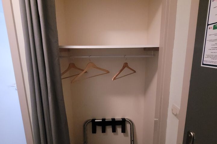 Room 33 of 62