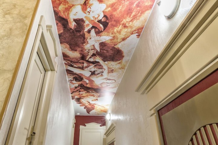 Ballroom/Hall 19 of 23
