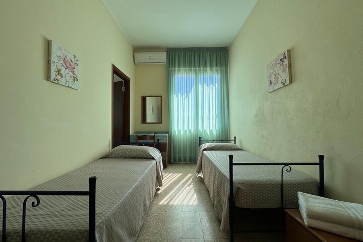 Room 8 of 39