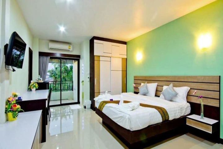 Room 10 of 37