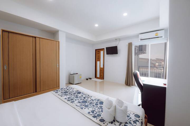 Room 6 of 81