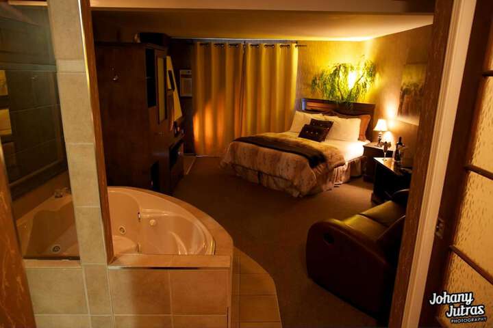 Jetted tub
