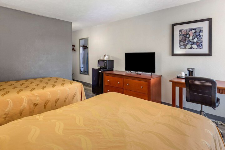 2 Double Beds (3 of 13)
