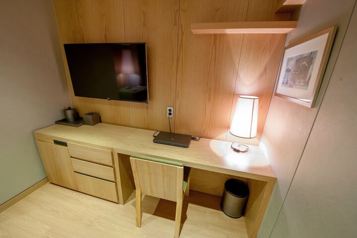 Room 44 of 84