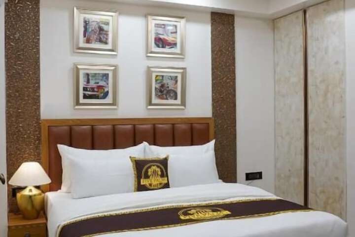 Room 2 of 48