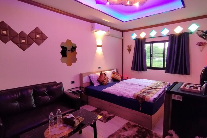 Room 37 of 196