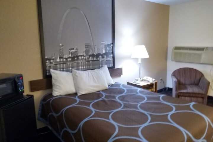 1 Queen Bed (4 of 12)