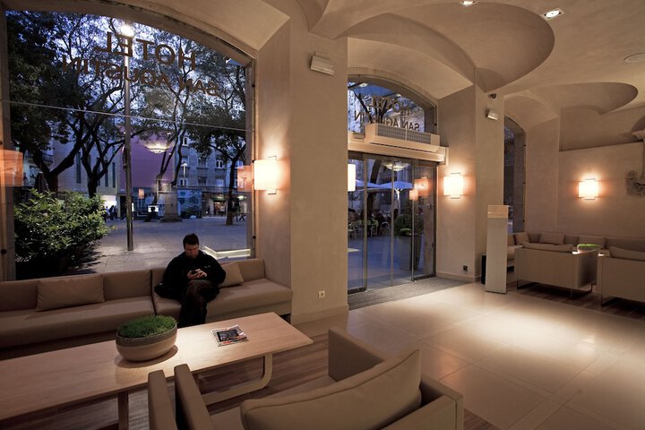 Entrance & Lobby