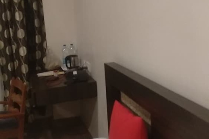 Room 4 of 15